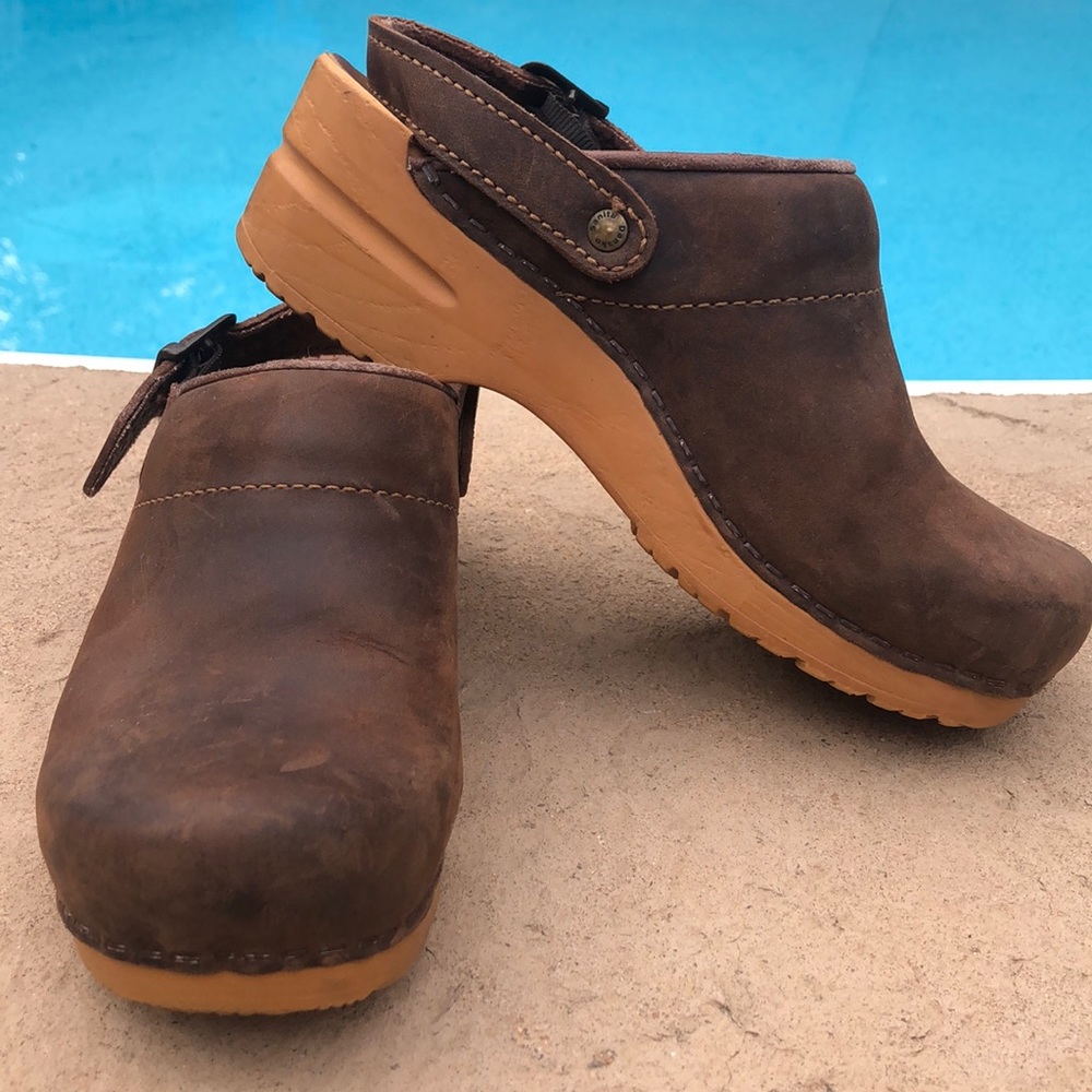 Dansko size 36 clogs